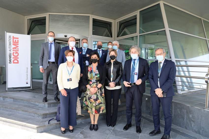 Undersecretary of the Ministry of Ecological Transition Vannia Gava and the Member of the European Parliament Elena Lizzi visited Danieli Automation HQ